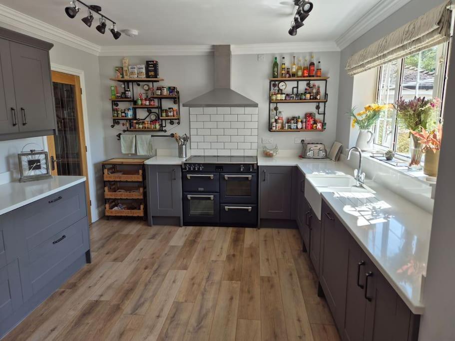 Stunning 5 Bedroom House On The River Wensum, Sleeps 19 Norwich Eksteriør billede